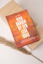 Vier handen op een lege buik